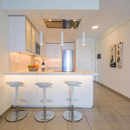 Daire Mogan Beachfront | Carmitathome *